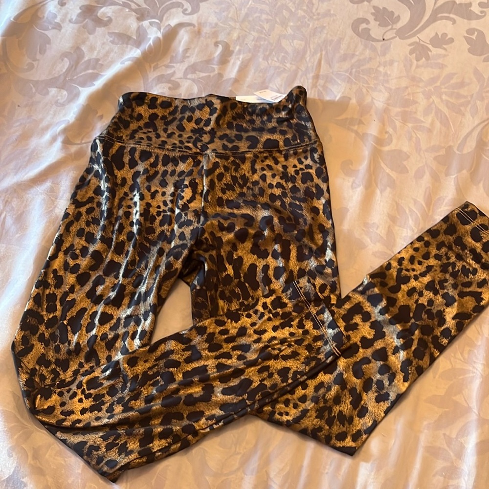 American Eagle Cheetah Legging (short)